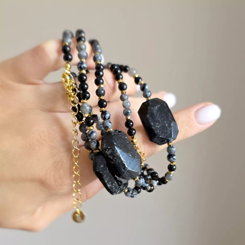 NAW1090 webp Naszyjnik choker czarny turmalin, obsydian śnieżny, czarny agat, larvikit i hematyt Magneska biżuteria Zielona Góra 2.webp