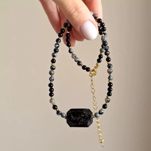 NAW1090 webp Naszyjnik choker czarny turmalin, obsydian śnieżny, czarny agat, larvikit i hematyt Magneska biżuteria Zielona Góra 5.webp