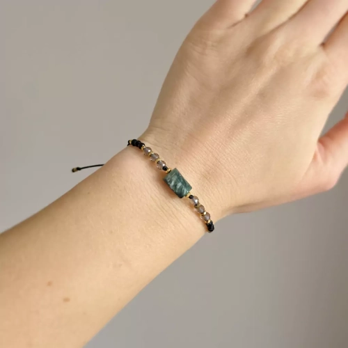 SZn1109 WEBP Bransoletka serafinit, kwarc dymny, czarny turmalin i hematyt na czarnym sznurku Magneska biżuteria Zielona Góra 5.webp