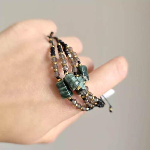 SZn1109 WEBP Bransoletka serafinit, kwarc dymny, czarny turmalin i hematyt na czarnym sznurku Magneska biżuteria Zielona Góra 2.webp