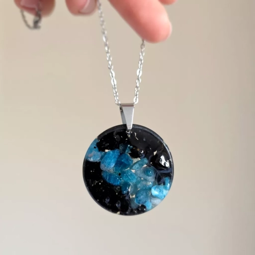 NAW1100 webp Naszyjnik unikat apatyt niebieski i czarny turmalin na łańcuszku stal chirurgiczna Sparkles unique Magneska biżuteria zielona góra 2.webp