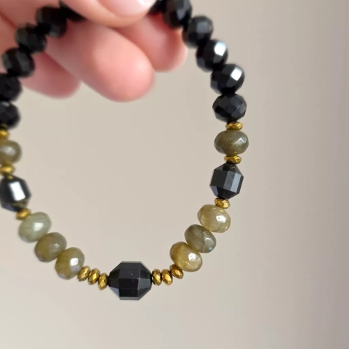 KAM865 webp Bransoletka czarny turmalin, labradoryt, hematyt i szklane kryształki Magneska biżuteria Zielona Góra 8.webp