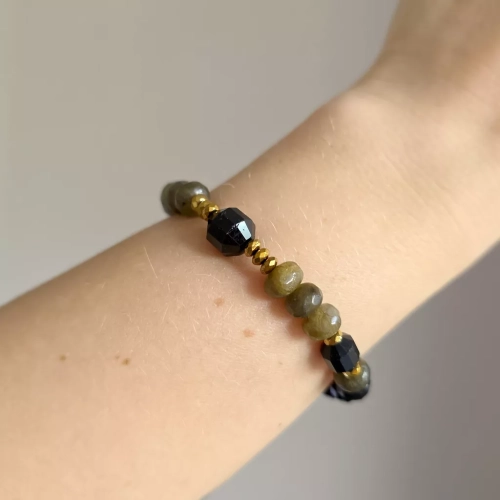 KAM865 webp Bransoletka czarny turmalin, labradoryt, hematyt i szklane kryształki Magneska biżuteria Zielona Góra 4.webp