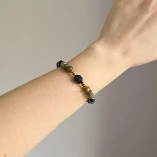 KAM865 webp Bransoletka czarny turmalin, labradoryt, hematyt i szklane kryształki Magneska biżuteria Zielona Góra 5.webp