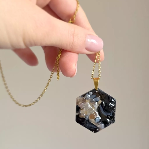 NAW1102 webp Naszyjnik unikat agat botswana i czarny turmalin na złotym łańcuszku stal chirurgiczna Sparkles unique Magneska biżuteria Zielona Góra 3.webp