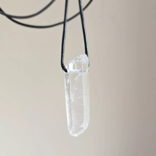 MESNAW049 webp Naszyjnik na sznurku kryształ górski duża bryłka Magneska biżuteria 2.webp