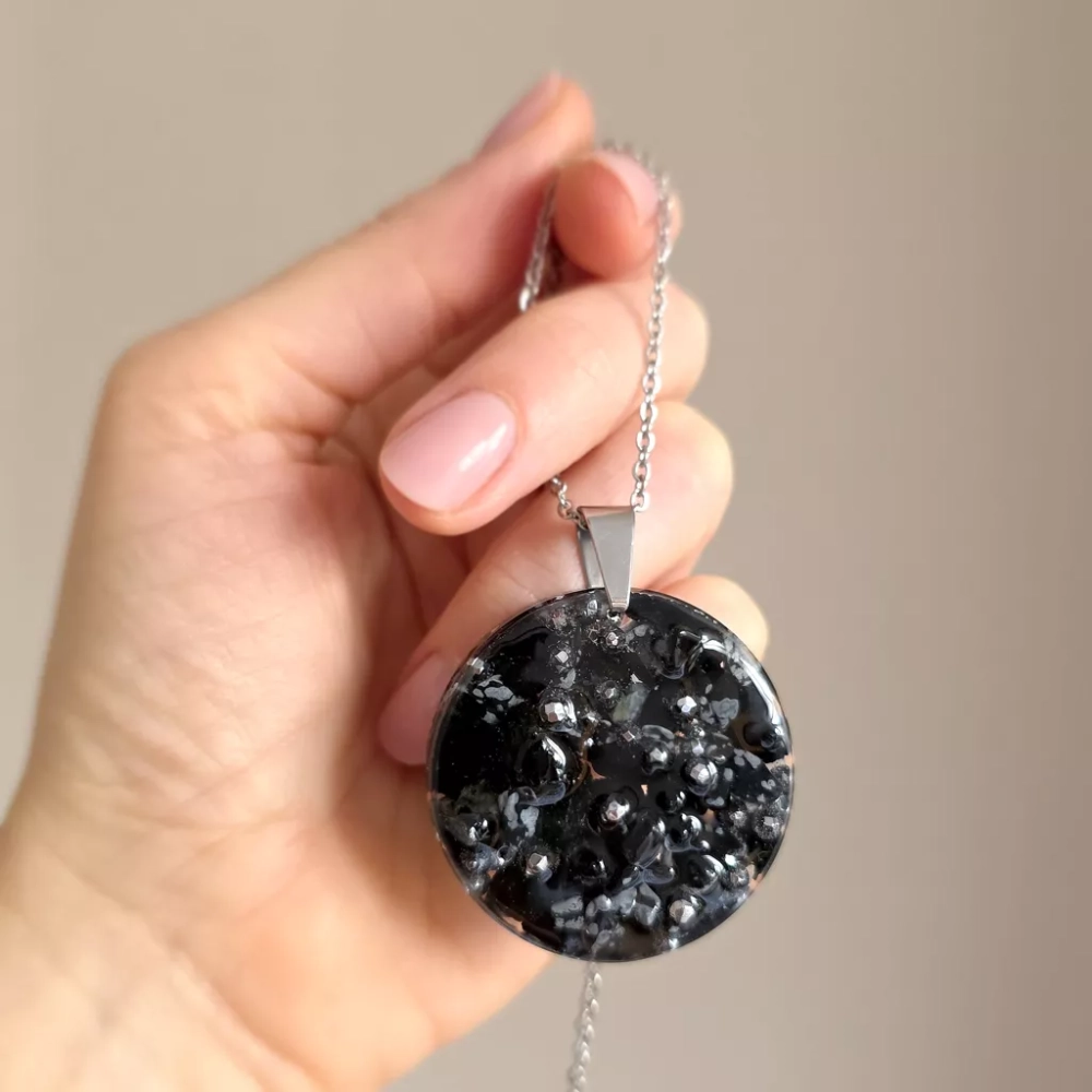 NAW1103 webp Naszyjnik obsydian śnieżny, czarny turmalin i hematyt na łańcuszku stal chirurgiczna Sparkles unique Magneska biżuteria Zielona Góra 4.webp