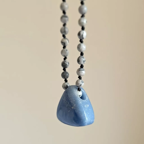 MESNAW054 webp Naszyjnik unisex awenturyn niebieski, jaspis szary i lawa wulkaniczna na czarnym sznurku Magneska biżuteria 4.webp