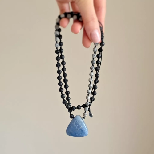 MESNAW054 webp Naszyjnik unisex awenturyn niebieski, jaspis szary i lawa wulkaniczna na czarnym sznurku Magneska biżuteria 5.webp