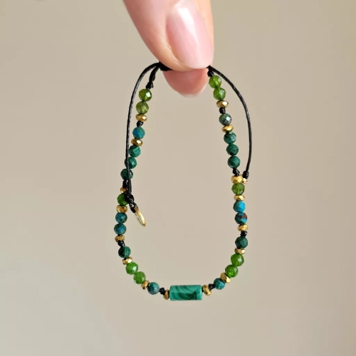 FULLNESS032 webp Bransoletka malachit, chryzokola, diopsyd chromowy i hematyt na czarnym sznurku Fullness of healing Magneska biżuteria zielona góra 5.webp