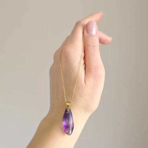 NAW1108 webp Naszyjnik unikat ametyst nieregularna bryłka na łańcuszku złota stal chirurgiczna Magneska biżuteria.webp