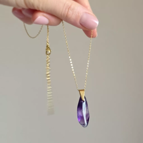 NAW1108 webp Naszyjnik unikat ametyst nieregularna bryłka na łańcuszku złota stal chirurgiczna Magneska biżuteria 2.webp