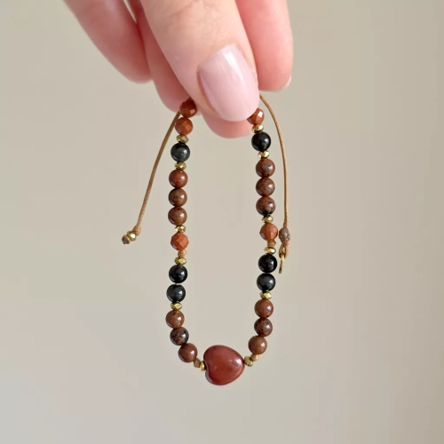 FULLNESS033 webp Bransoletka jaspis czerwony, obsydian mahoniowy, obsydian tęczowy i hematyt na brązowym sznurku Fullness of resilience Magneska biżuteria 7.webp