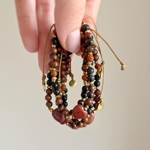 FULLNESS033 webp Bransoletka jaspis czerwony, obsydian mahoniowy, obsydian tęczowy i hematyt na brązowym sznurku Fullness of resilience Magneska biżuteria 2.webp