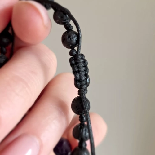 MESNAW055 webp Naszyjnik unisex ametyst, sugilit i lawa wulkaniczna na czarnym sznurku Magneska biżuteria Zielona Góra 3.webp