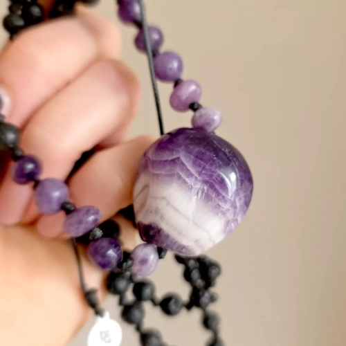 MESNAW055 webp Naszyjnik unisex ametyst, sugilit i lawa wulkaniczna na czarnym sznurku Magneska biżuteria Zielona Góra 4.webp