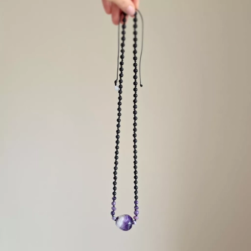 MESNAW055 webp Naszyjnik unisex ametyst, sugilit i lawa wulkaniczna na czarnym sznurku Magneska biżuteria Zielona Góra 6.webp