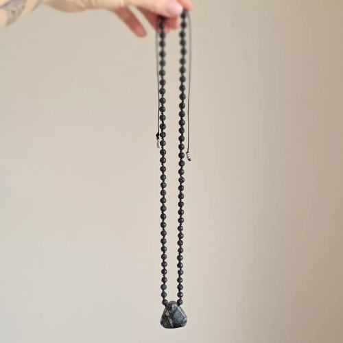 MESNAW056 webp Naszyjnik unisex czarny jaspis żyłkowy i lawa wulkaniczna na czarnym sznurku Magneska biżuteria.webp