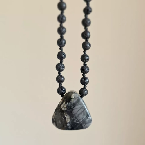 MESNAW056 webp Naszyjnik unisex czarny jaspis żyłkowy i lawa wulkaniczna na czarnym sznurku Magneska biżuteria 2.webp