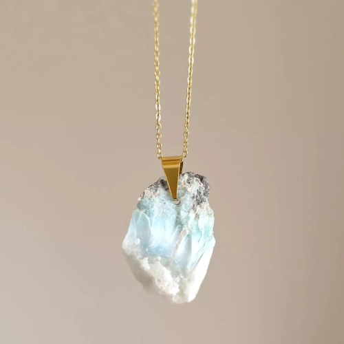 NAW1111 webpNaszyjnik unikat surowy larimar złota stal chirurgiczna Magneska biżuteria 5.webp