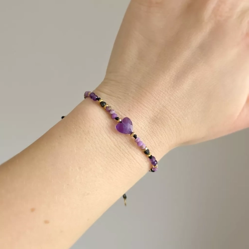 FULLNESS034 webp Bransoletka ametyst, fosfosyderyt, czaroit i hematyt na czarnym sznurku Fullness of spirit Magneska biżuteria 6.webp