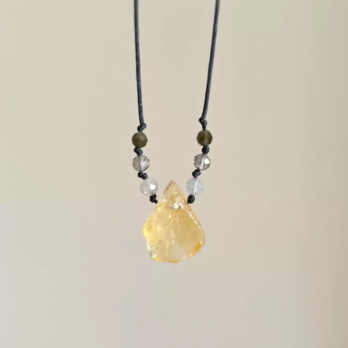 NAW1112 Naszyjnik regulowany cytryn, labradoryt, kwarc dymny i obsydian złoty na czarnym sznurku Magneska biżuteria 7.webp