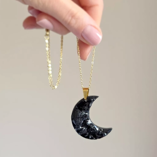 NAW1113 webp Naszyjnik czarny turmalin księżyc na łańcuszku złota stal chirurgiczna Sparkles black Magneska biżuteria 2.webp