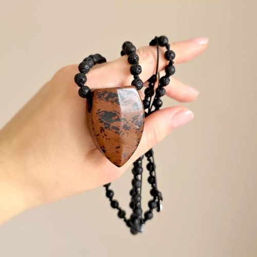 MESNAW057 webp Naszyjnik unisex obsydian mahoniowy i lawa wulkaniczna na czarnym sznurku Magneska biżuteria Zielona Góra 5.webp