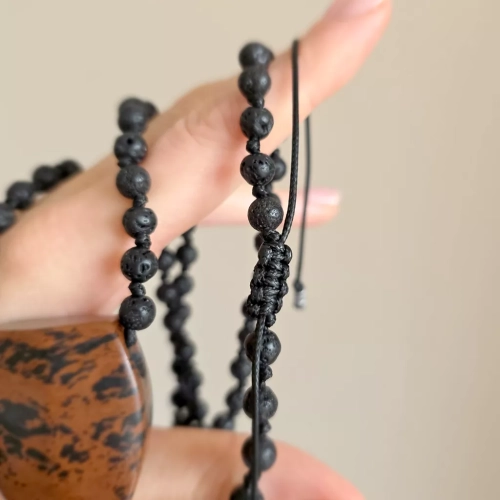 MESNAW057 webp Naszyjnik unisex obsydian mahoniowy i lawa wulkaniczna na czarnym sznurku Magneska biżuteria Zielona Góra 6.webp