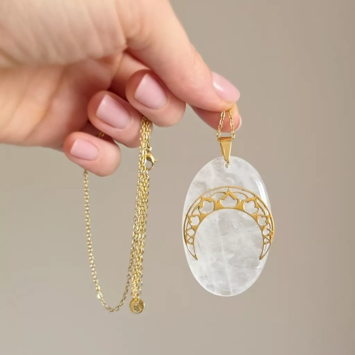 NAW1114 webp Naszyjnik unikat kryształ górski owal i lunula złota stal chirurgiczna Magneska 3.webp