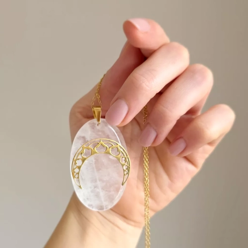 NAW1114 webp Naszyjnik unikat kryształ górski owal i lunula złota stal chirurgiczna Magneska 4.webp