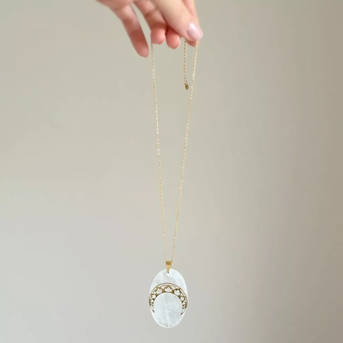 NAW1114 webp Naszyjnik unikat kryształ górski owal i lunula złota stal chirurgiczna Magneska.webp
