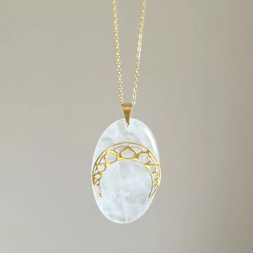 NAW1114 webp Naszyjnik unikat kryształ górski owal i lunula złota stal chirurgiczna Magneska 2.webp