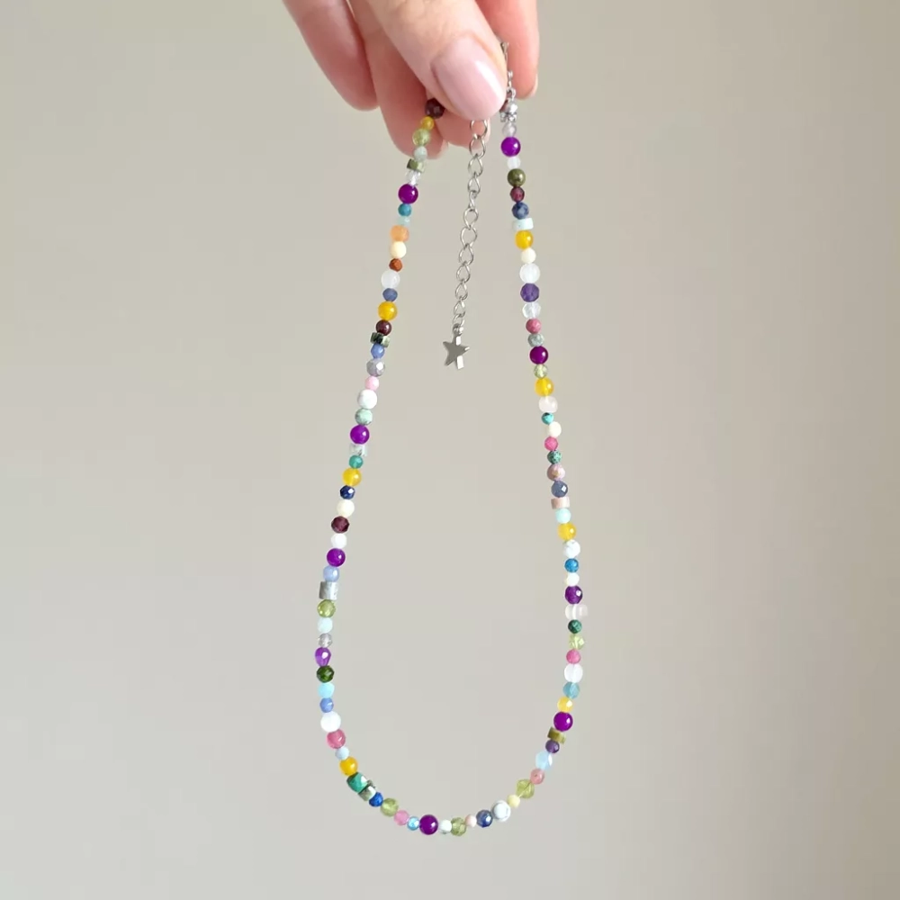 NAW1115 webp Naszyjnik choker unikat mix kolorowych kamieni Magneska biżuteria.webp