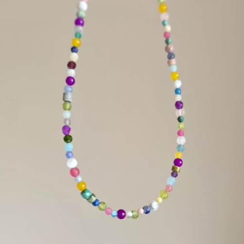 NAW1115 webp Naszyjnik choker unikat mix kolorowych kamieni Magneska biżuteria 2.webp