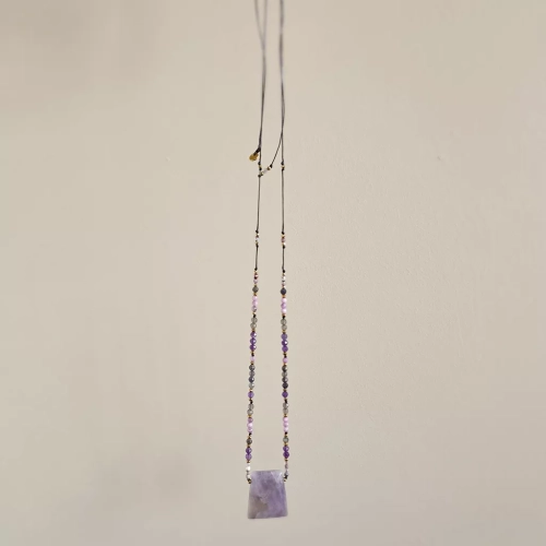 NAW1116 webp Naszyjnik regulowany unikat ametyst, agat, kwarc dymny, iolit i hematyt na czarnym sznurku Magneska biżuteria Zielona Góra.webp