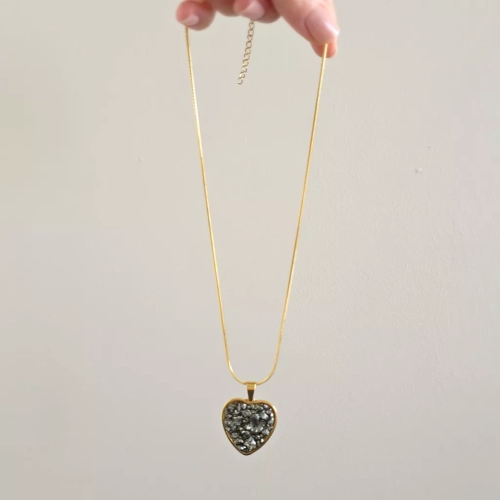 NAW1117 webp Naszyjnik piryt w żywicy złote serce stal chirurgiczna Sparkles pyrite Magneska biżuteria Zielona Góra.webp