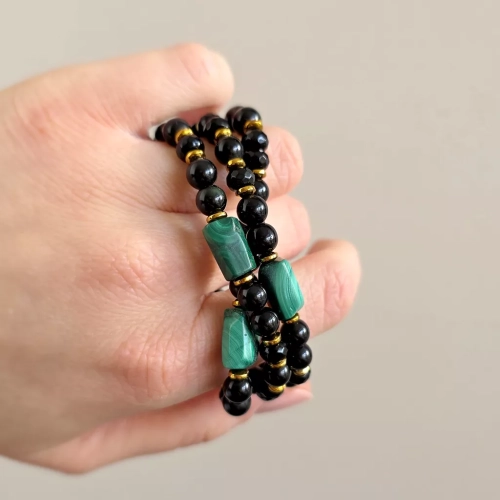 SZN1116 webp Pebbles damska bransoletka malachit, czarny turmalin, onyks, obsydian tęczowy i złoty hematyt Magneska biżuteria 3.webp