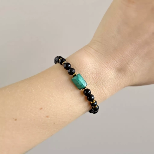 SZN1116 webp Pebbles damska bransoletka malachit, czarny turmalin, onyks, obsydian tęczowy i złoty hematyt Magneska biżuteria 4.webp