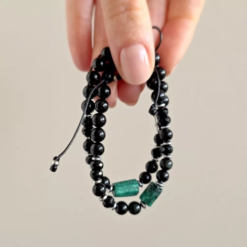 SZN1117 webp Pebbles damska bransoletka malachit, czarny turmalin, onyks, obsydian tęczowy i srebrny hematyt Magneska 2.webp