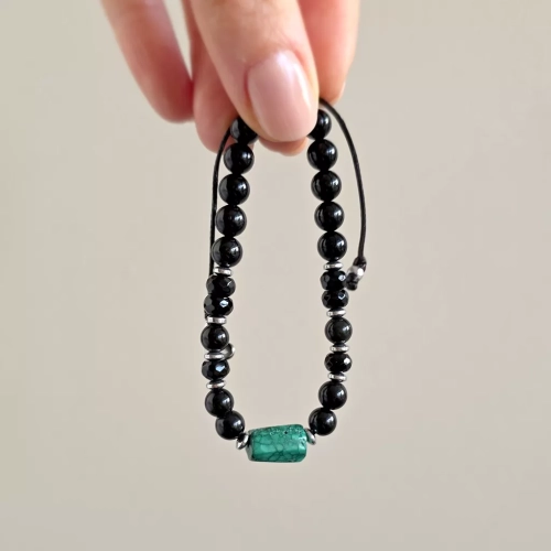SZN1117 webp Pebbles damska bransoletka malachit, czarny turmalin, onyks, obsydian tęczowy i srebrny hematyt Magneska 3.webp