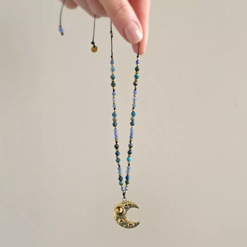 NAW1119 webp Naszyjnik unikat regulowany kyanit niebieski, chryzokola, agat, hematyt i księżyc Magneska biżuteria Zielona Góra 3.webp