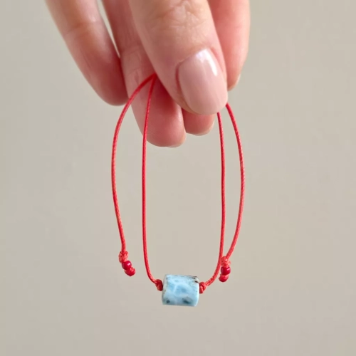 WishYou143 webp WishYouLuck larimar baryłka bransoletka szczęścia na czerwonym sznurku Magneska biżuteria 5.webp
