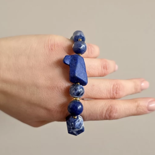 KAM867 webp Bohemian bransoletka unikat lapis lazuli, sodalit i hematyt Magneska biżuteria 3.webp