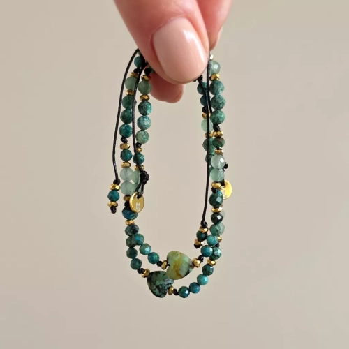 FULLNESS037 webp Bransoletka turkus afrykański, chryzokola, awenturyn i hematyt na czarnym sznurku Fullness of gentle flow.webp