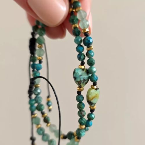 FULLNESS037 webp Bransoletka turkus afrykański, chryzokola, awenturyn i hematyt na czarnym sznurku Fullness of gentle flow 4.webp