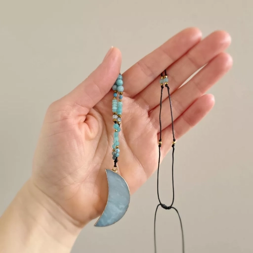 NAW1124 webp Naszyjnik unikat regulowany amazonit, apatyt niebieski i hematyt na czarnym sznurku Magneska biżuteria 3.webp