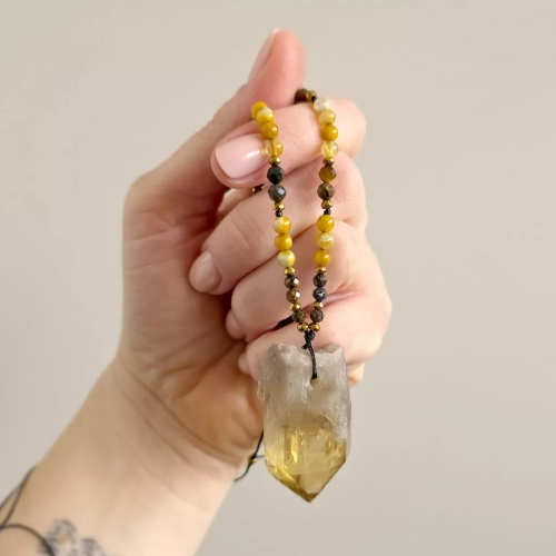 NAW1125 webp Naszyjnik unikat regulowany cytryn, oolit żelazisty, agat żółty, tygrysie oko i hematyt na czarnym sznurku Magneska biżuteria 5.webp