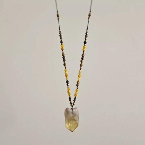 NAW1125 webp Naszyjnik unikat regulowany cytryn, oolit żelazisty, agat żółty, tygrysie oko i hematyt na czarnym sznurku Magneska biżuteria.webp