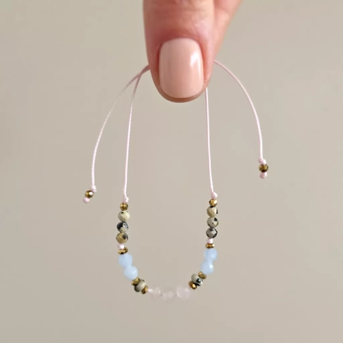 SZN1118 webp Bransoletka kwarc różowy, jaspis dalmatyńczyk, angelit i hematyt na różowym sznurku Magneska biżuteria 5.webp